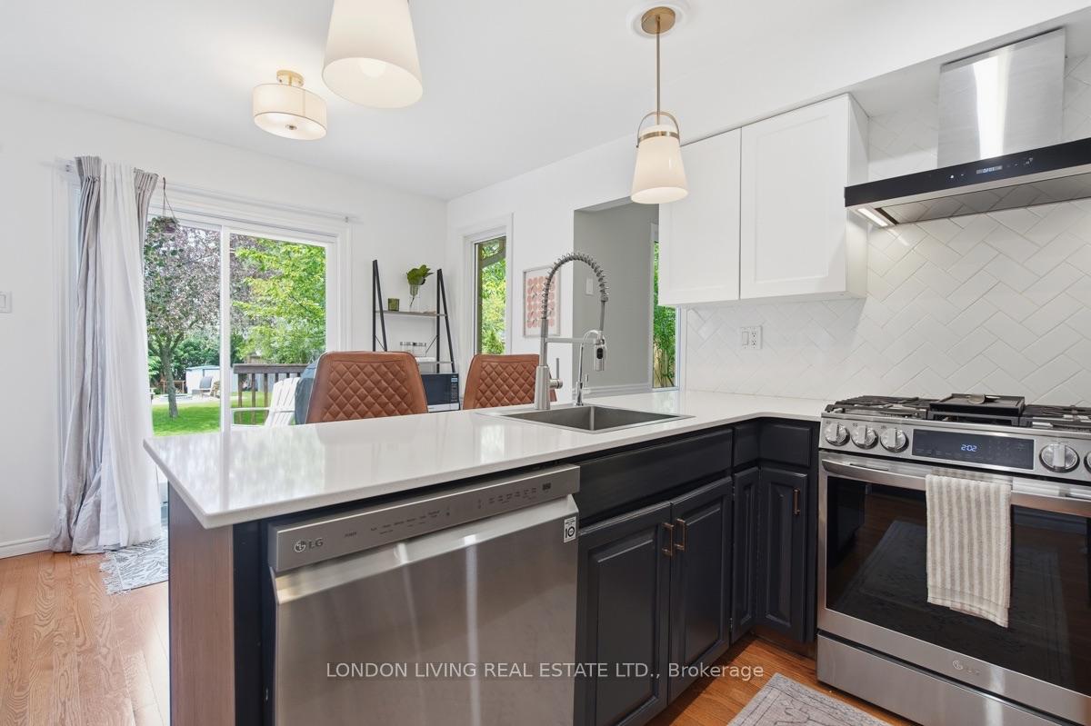 Photo 12 of 7006 Diane Crescent, London, South V — HOMEH