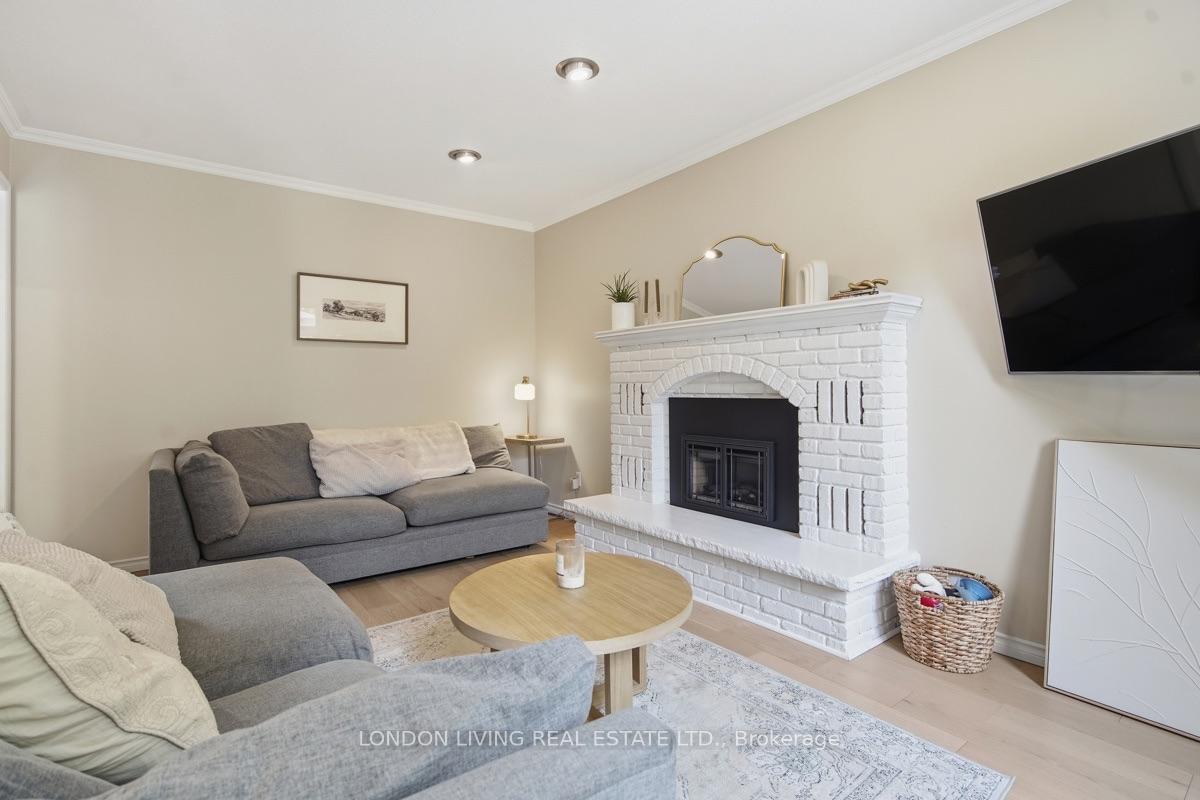 Photo 13 of 7006 Diane Crescent, London, South V — HOMEH