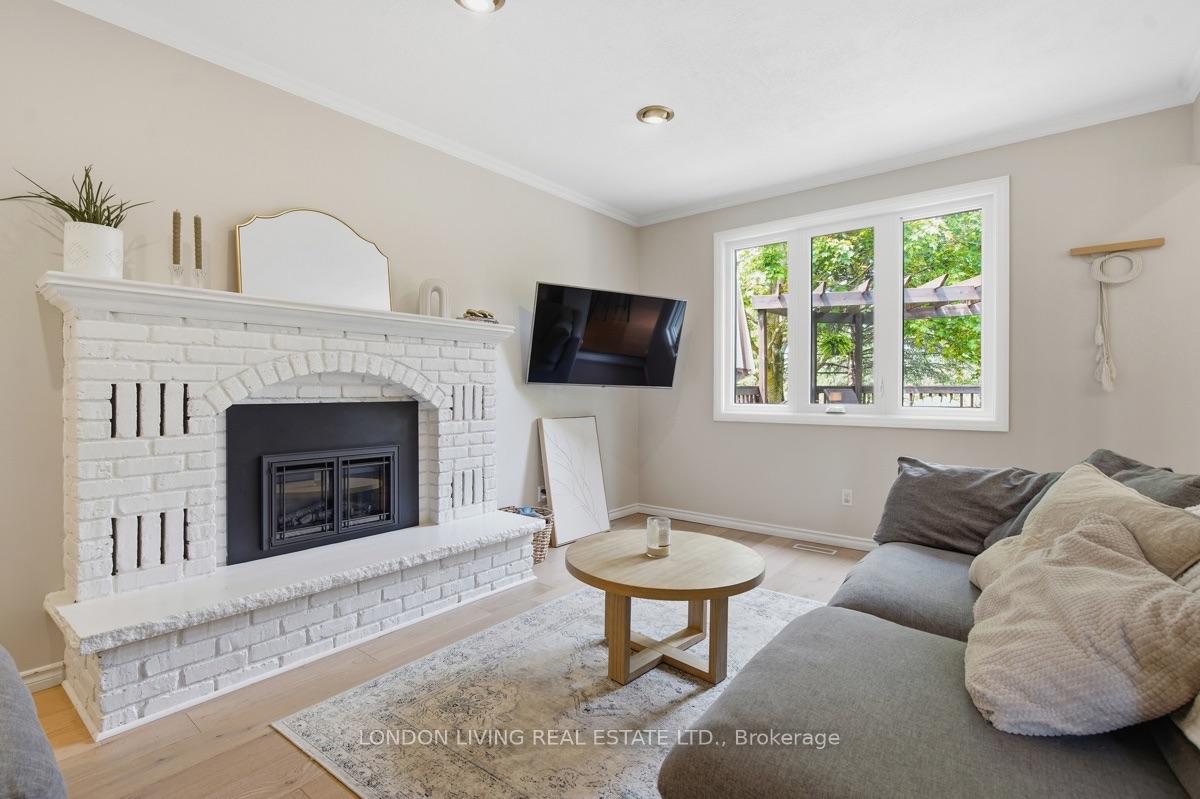 Photo 14 of 7006 Diane Crescent, London, South V — HOMEH