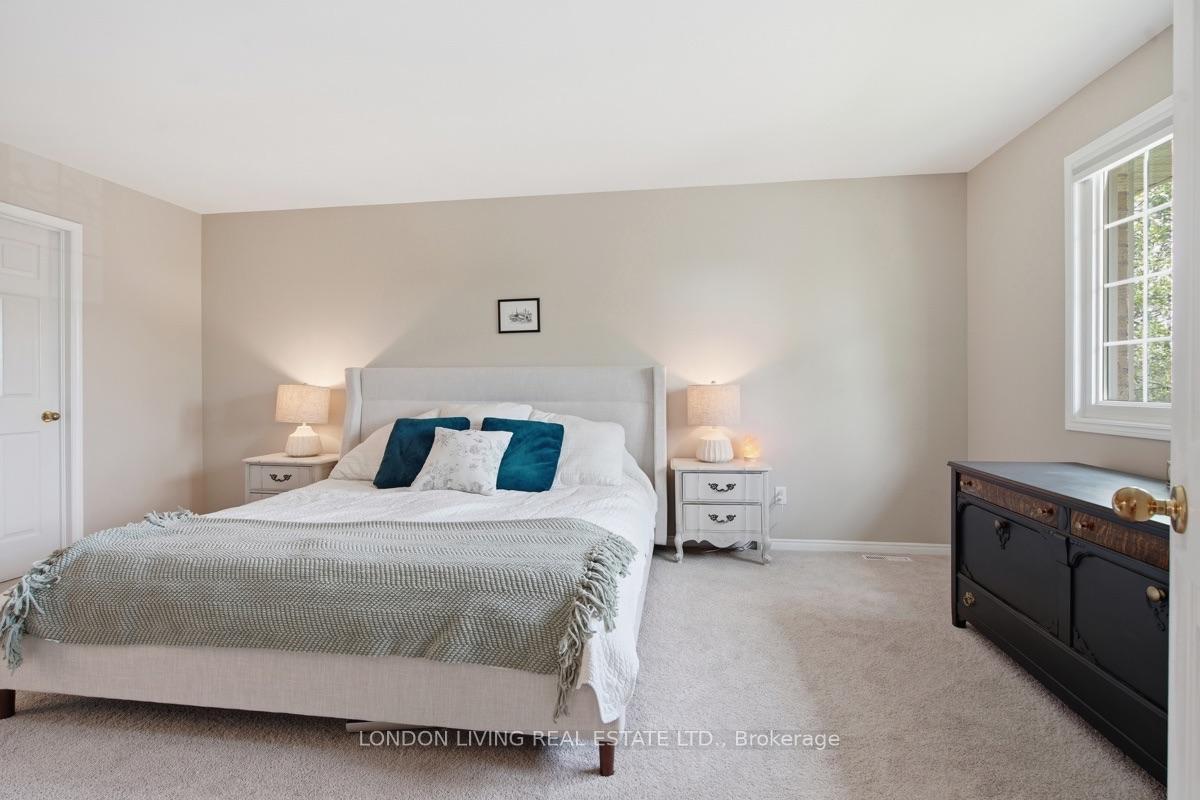 Photo 18 of 7006 Diane Crescent, London, South V — HOMEH
