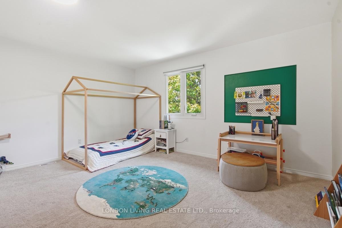 Photo 22 of 7006 Diane Crescent, London, South V — HOMEH
