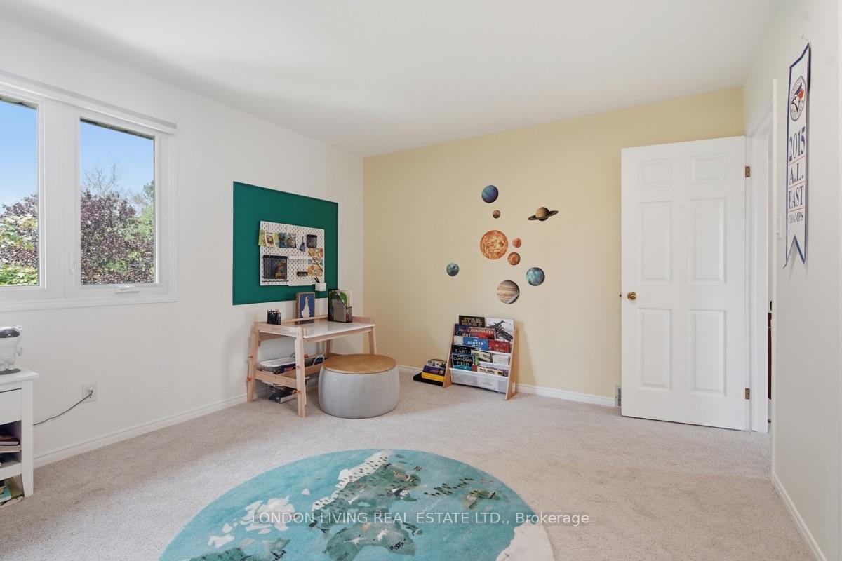 Photo 23 of 7006 Diane Crescent, London, South V — HOMEH