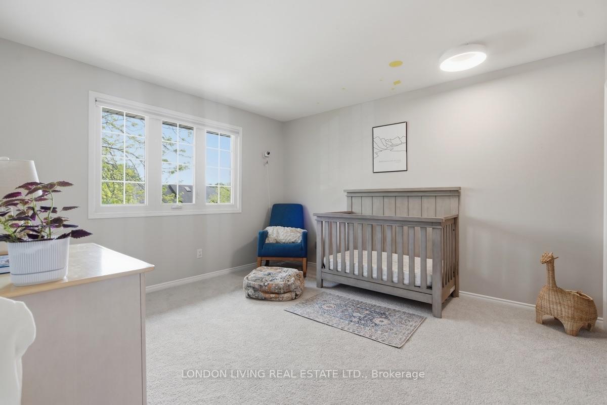 Photo 24 of 7006 Diane Crescent, London, South V — HOMEH