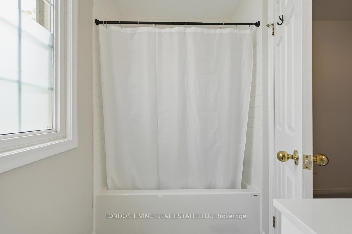 Photo 26 of 7006 Diane Crescent, London, South V — HOMEH