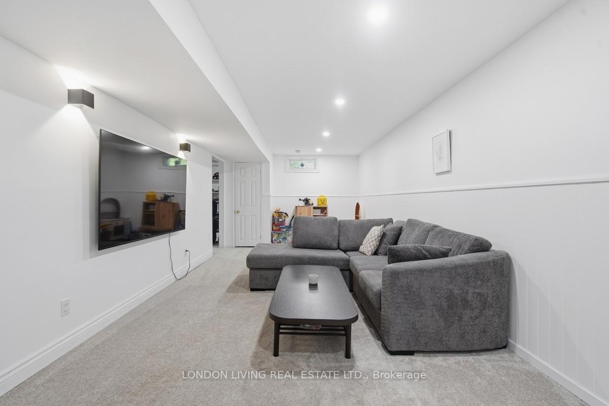 Photo 28 of 7006 Diane Crescent, London, South V — HOMEH
