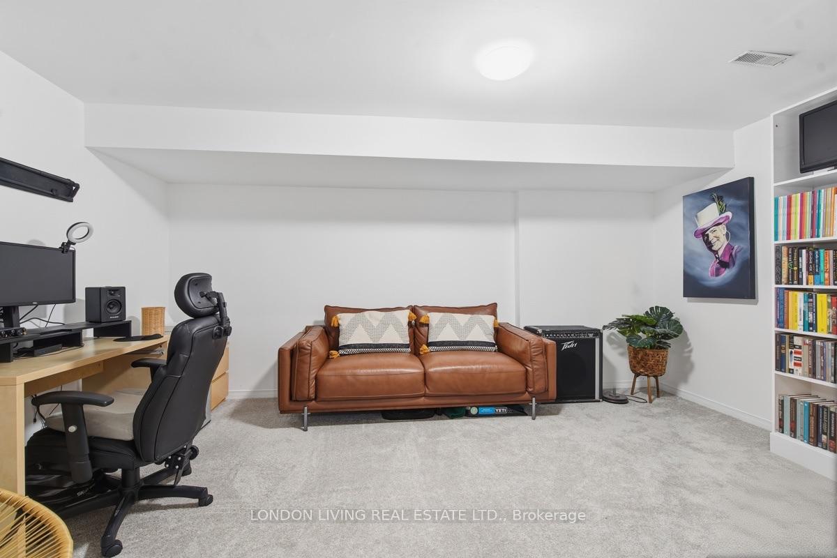 Photo 29 of 7006 Diane Crescent, London, South V — HOMEH