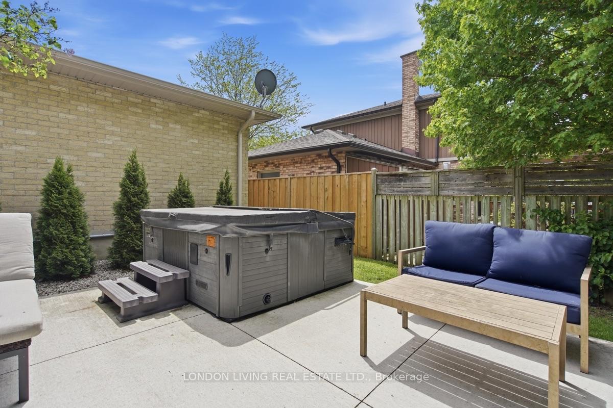 Photo 35 of 7006 Diane Crescent, London, South V — HOMEH