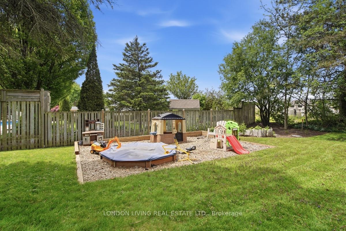 Photo 38 of 7006 Diane Crescent, London, South V — HOMEH