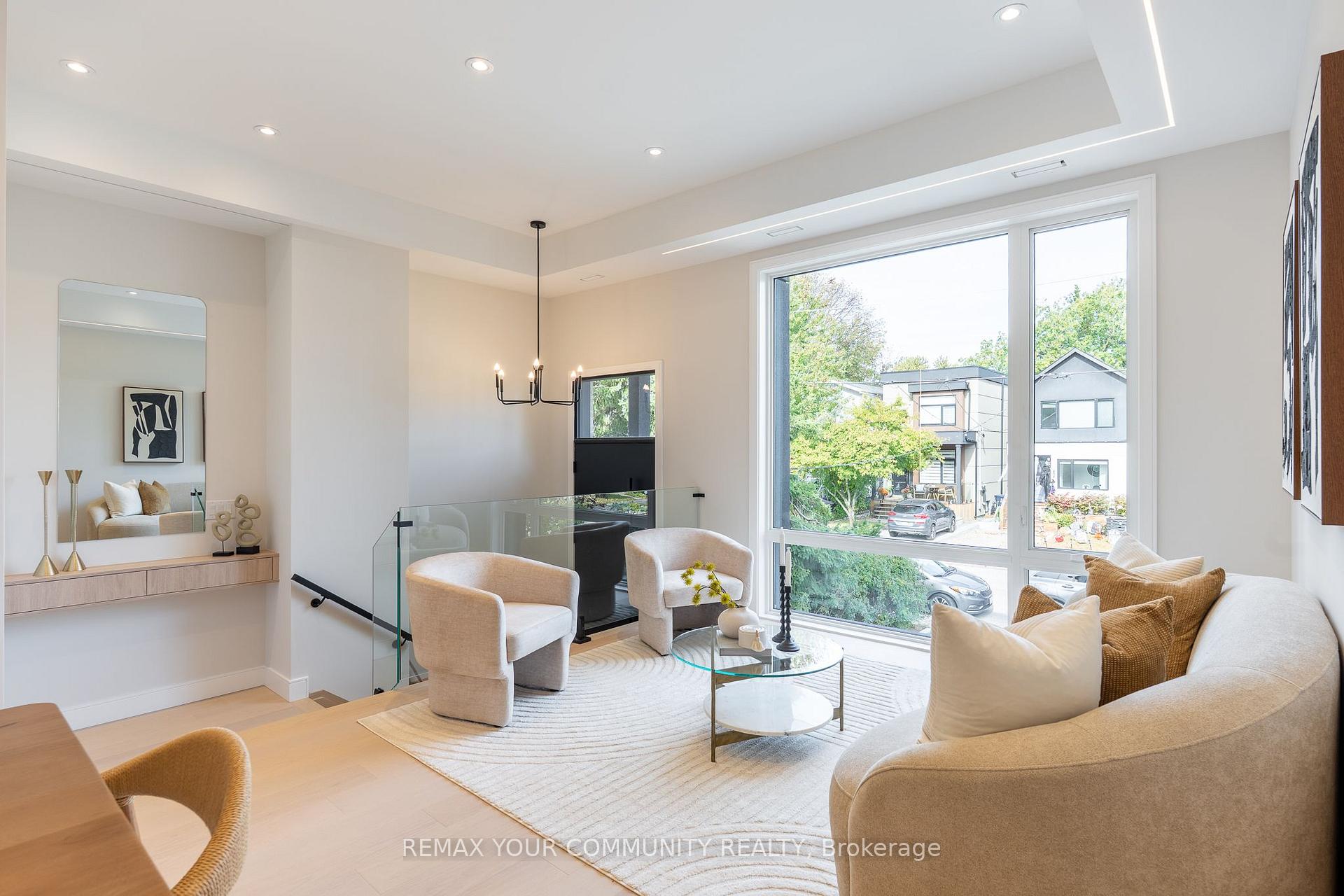 Photo 3 of 281 Queensdale Avenue, Toronto, Danforth Village-East York — HOMEH