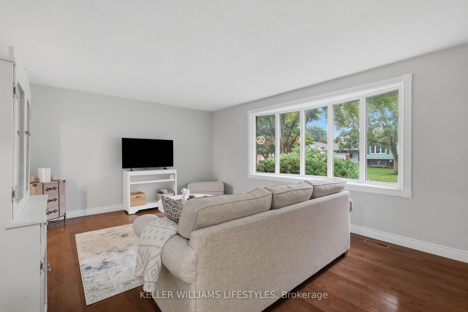 Photo 5 of 344 Robert Street, Strathroy-Caradoc, NW — HOMEH