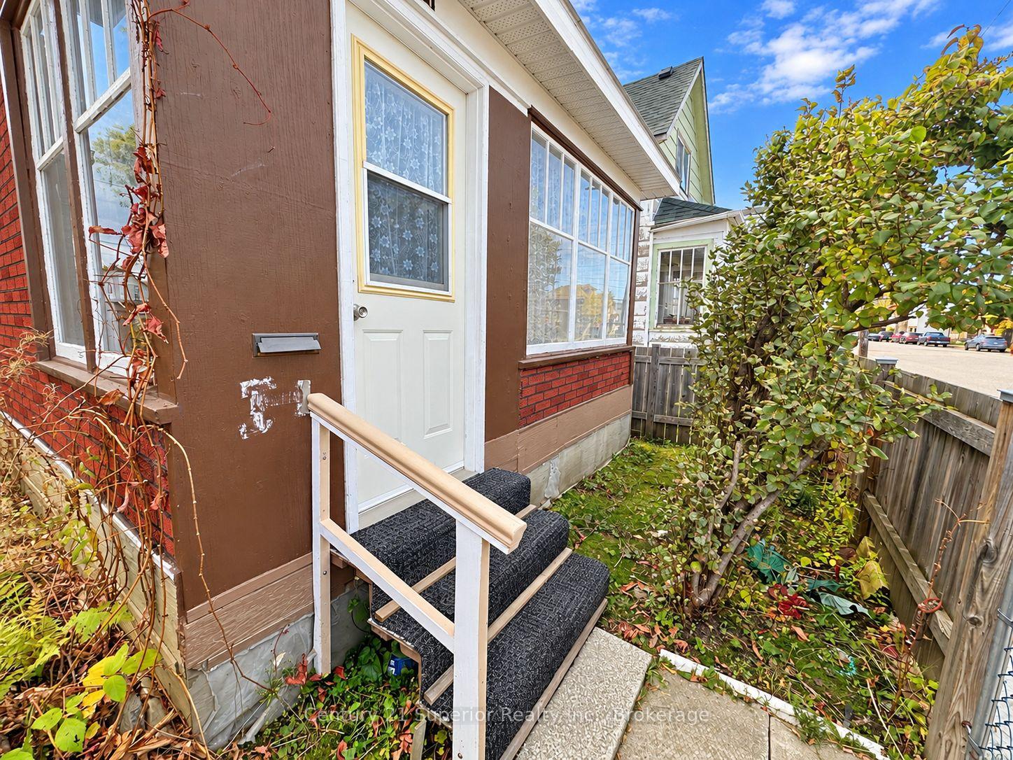 Photo 2 of 531 Mctavish Street, Thunder Bay, East End — HOMEH