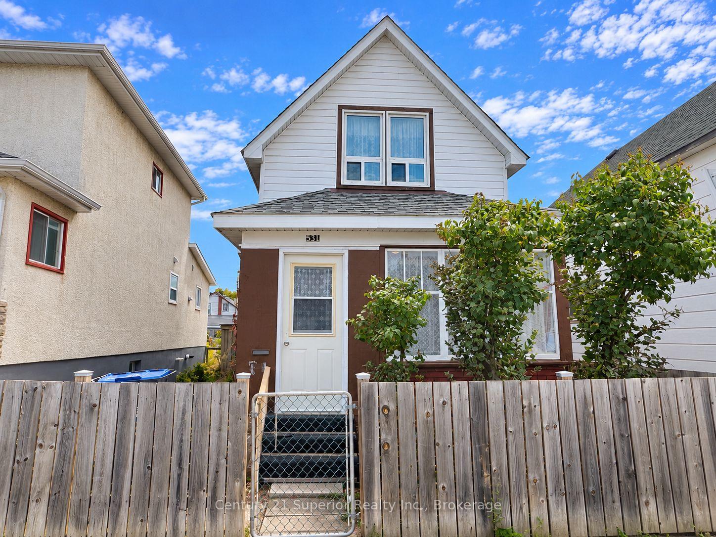 Photo 3 of 531 Mctavish Street, Thunder Bay, East End — HOMEH