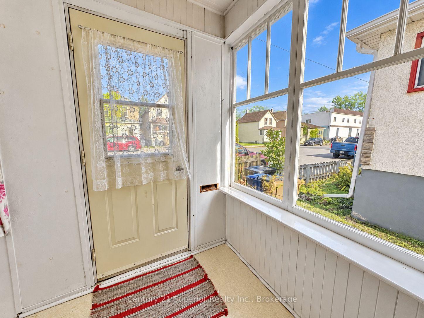 Photo 4 of 531 Mctavish Street, Thunder Bay, East End — HOMEH