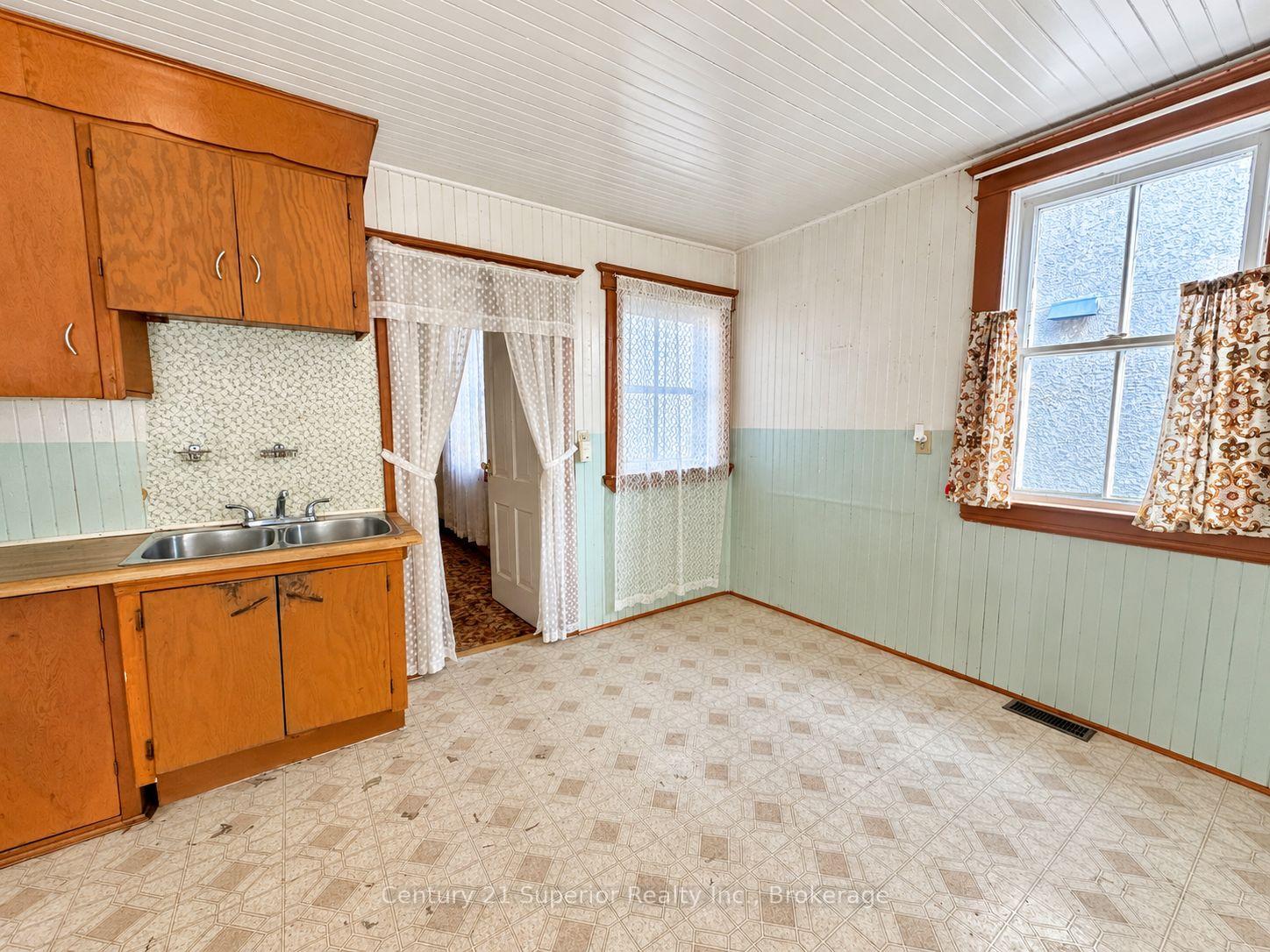 Photo 15 of 531 Mctavish Street, Thunder Bay, East End — HOMEH