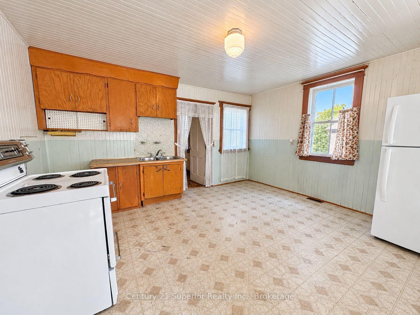 Photo 16 of 531 Mctavish Street, Thunder Bay, East End — HOMEH