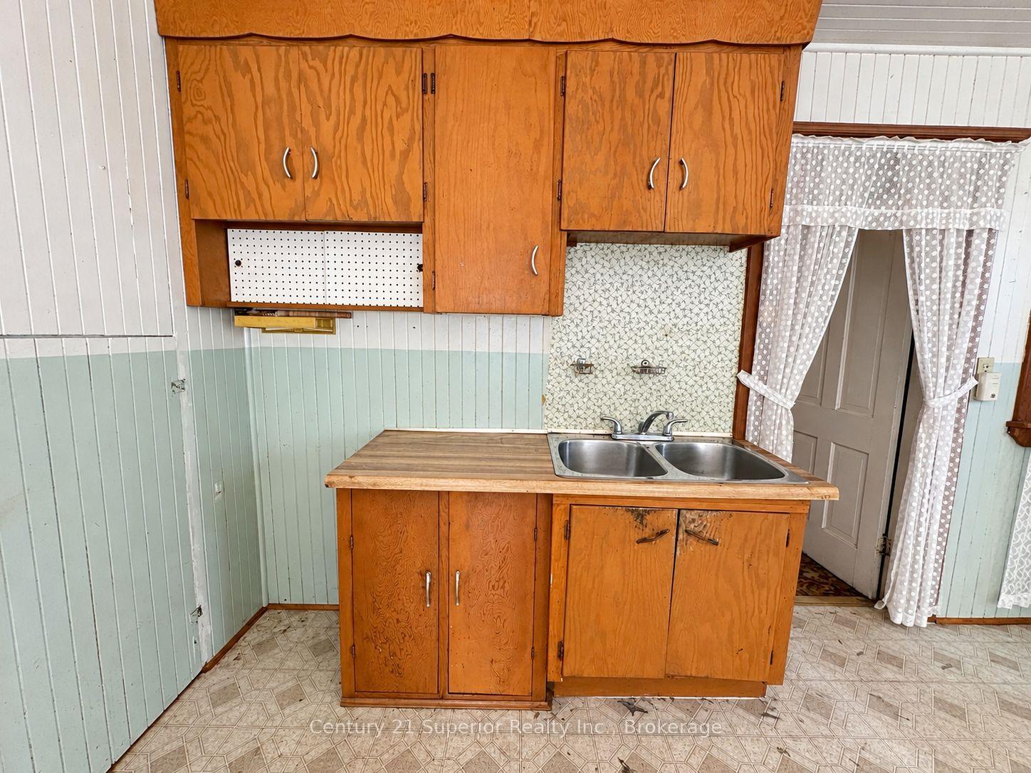 Photo 20 of 531 Mctavish Street, Thunder Bay, East End — HOMEH