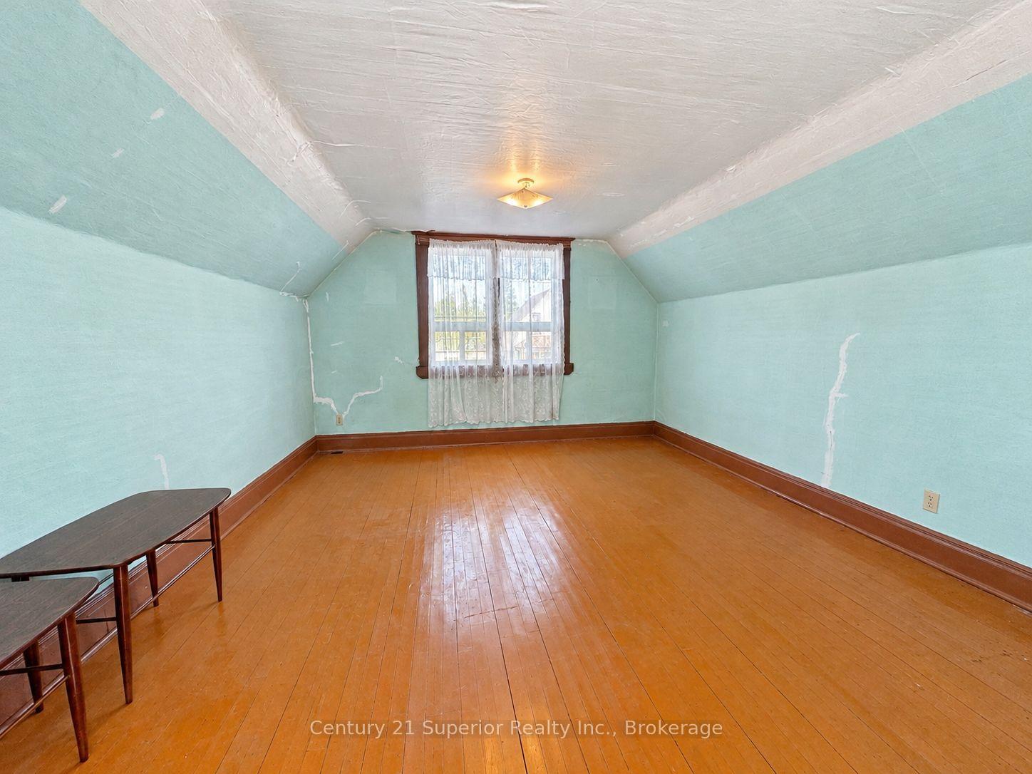 Photo 25 of 531 Mctavish Street, Thunder Bay, East End — HOMEH