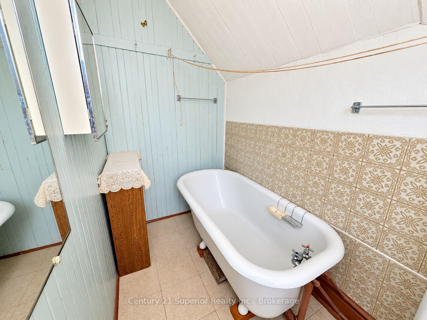 Photo 28 of 531 Mctavish Street, Thunder Bay, East End — HOMEH