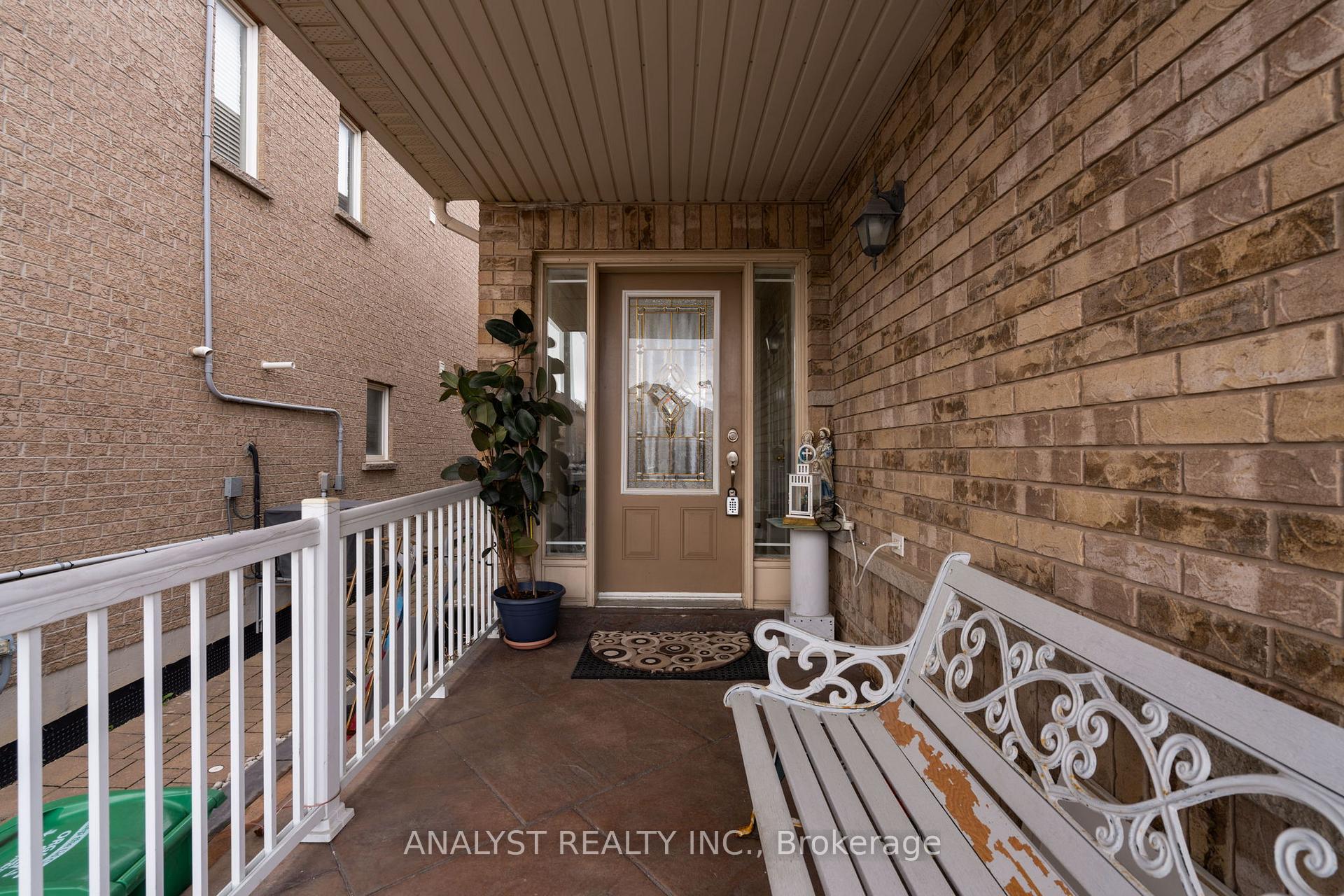 Photo 5 of 58 Saint Grace Court, Brampton, Bram East — HOMEH