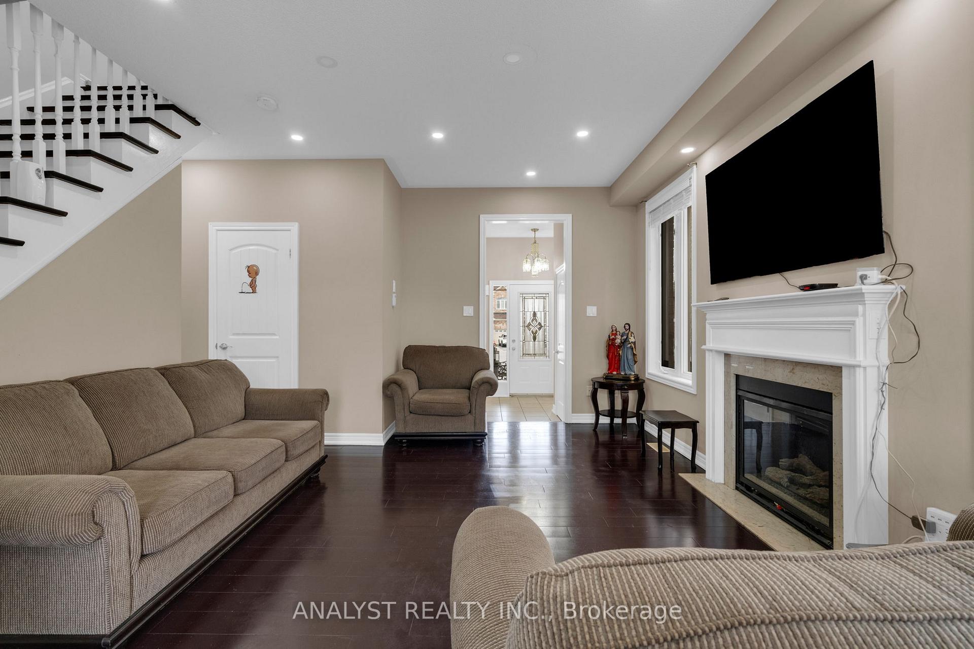 Photo 10 of 58 Saint Grace Court, Brampton, Bram East — HOMEH