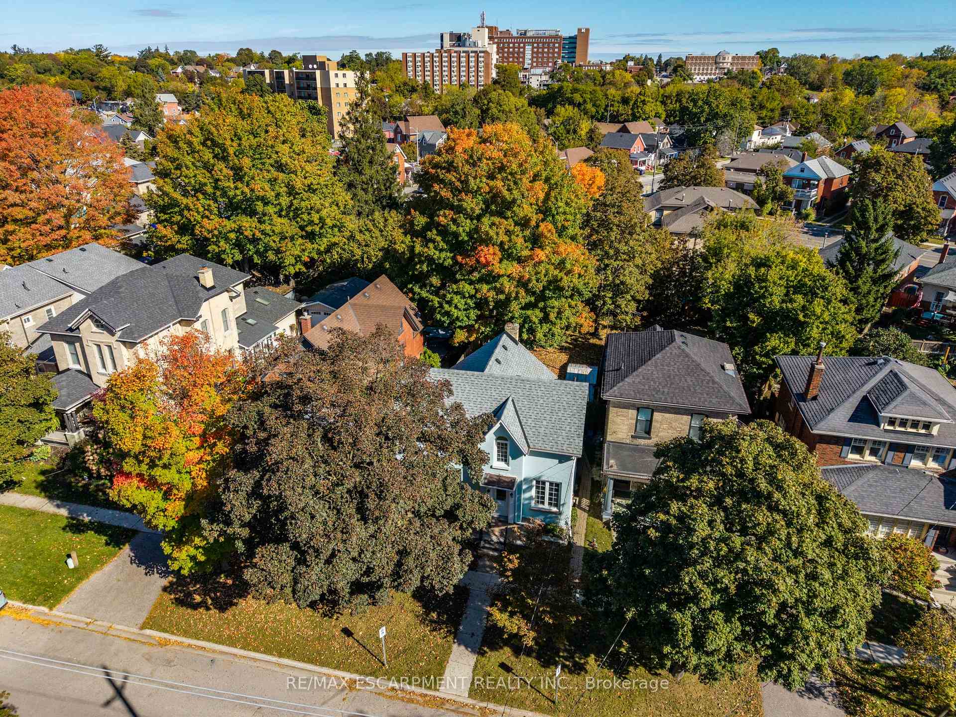 Photo 2 of 33 Palmerston Avenue, Brantford, North Ward — HOMEH