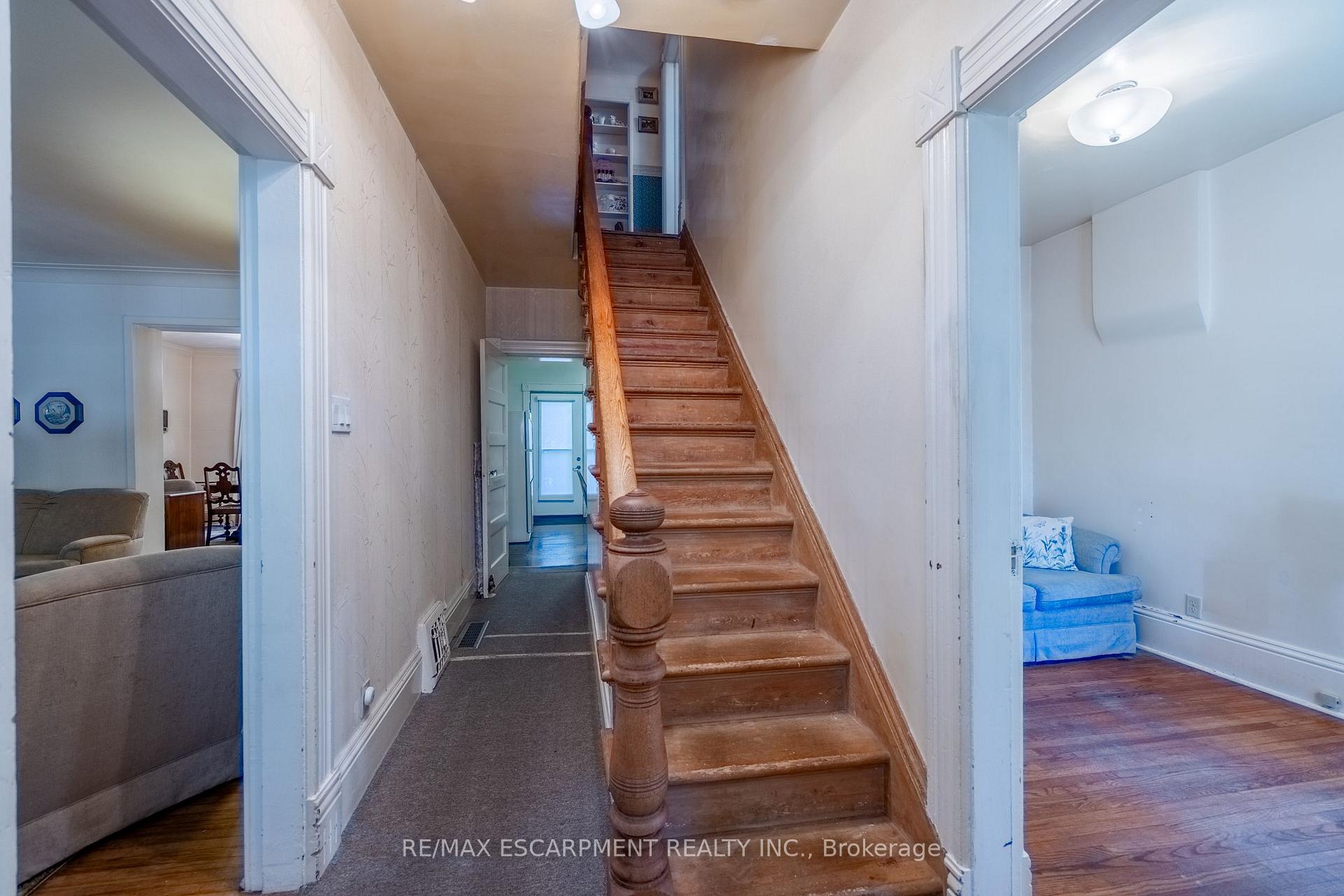 Photo 7 of 33 Palmerston Avenue, Brantford, North Ward — HOMEH