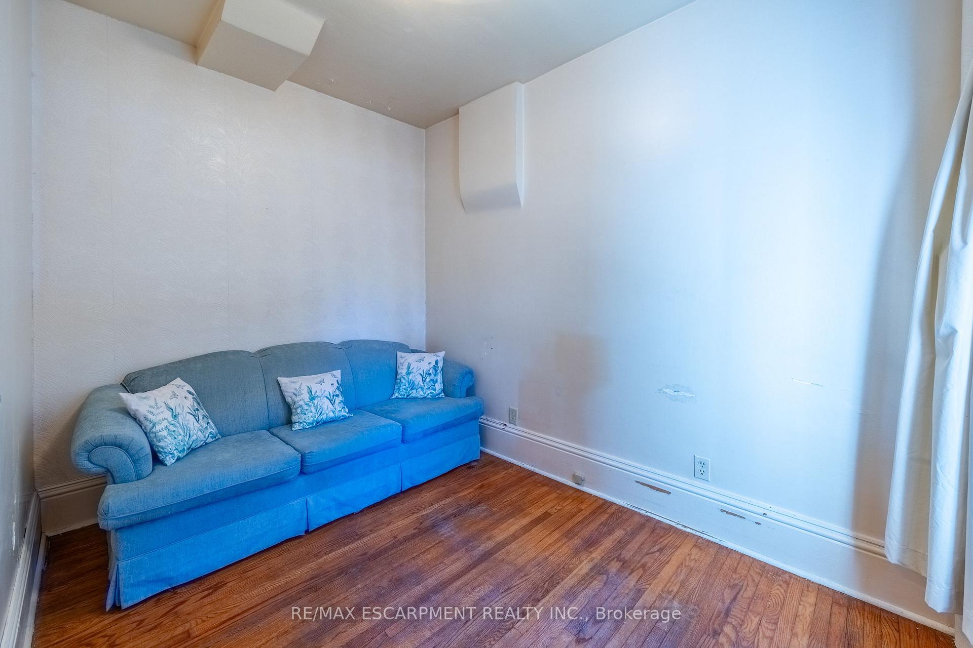 Photo 8 of 33 Palmerston Avenue, Brantford, North Ward — HOMEH