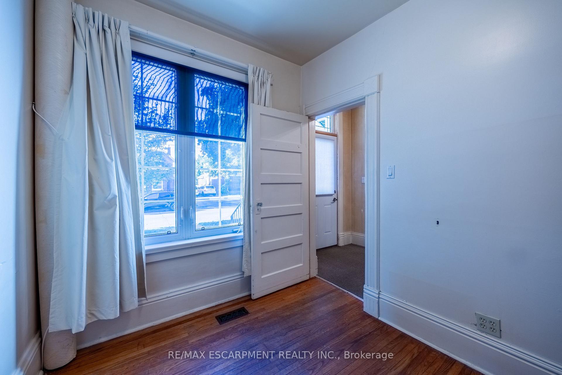 Photo 9 of 33 Palmerston Avenue, Brantford, North Ward — HOMEH