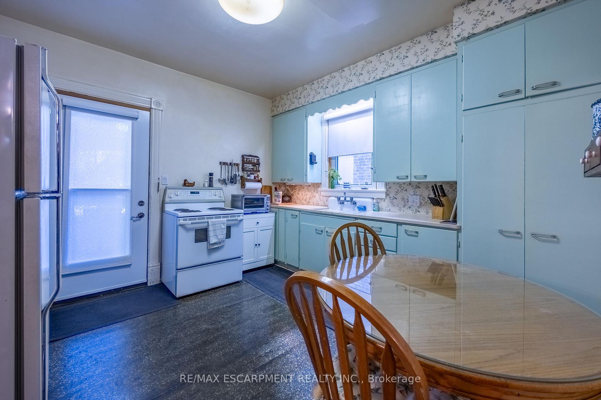 Photo 14 of 33 Palmerston Avenue, Brantford, North Ward — HOMEH