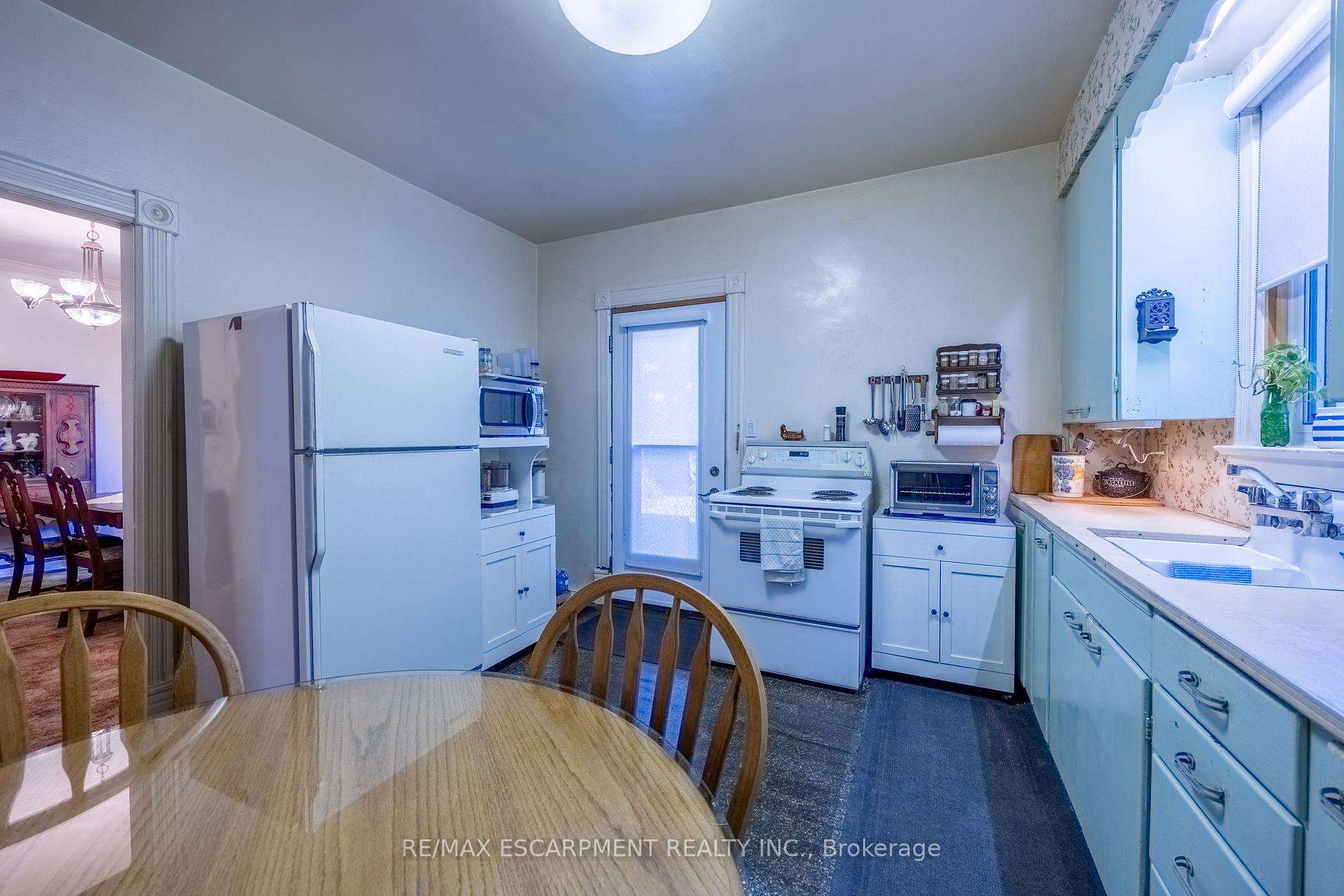 Photo 15 of 33 Palmerston Avenue, Brantford, North Ward — HOMEH