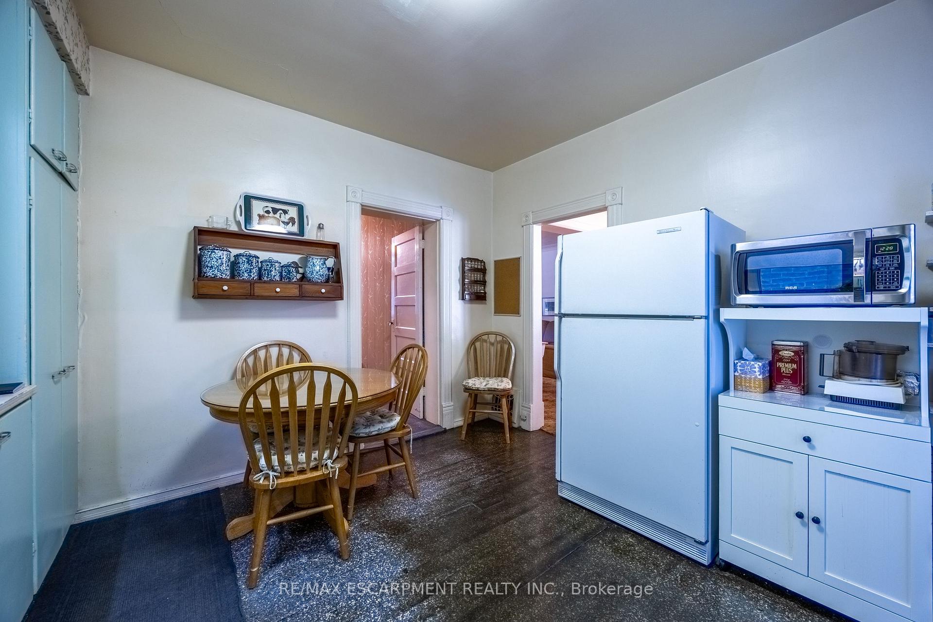 Photo 16 of 33 Palmerston Avenue, Brantford, North Ward — HOMEH