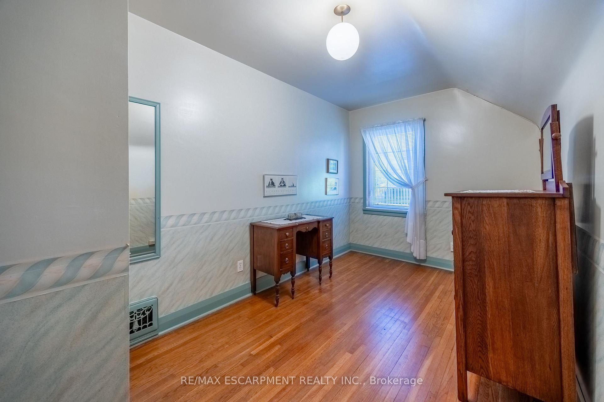 Photo 23 of 33 Palmerston Avenue, Brantford, North Ward — HOMEH