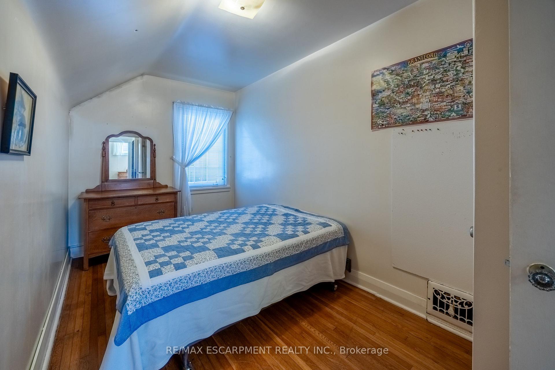 Photo 26 of 33 Palmerston Avenue, Brantford, North Ward — HOMEH