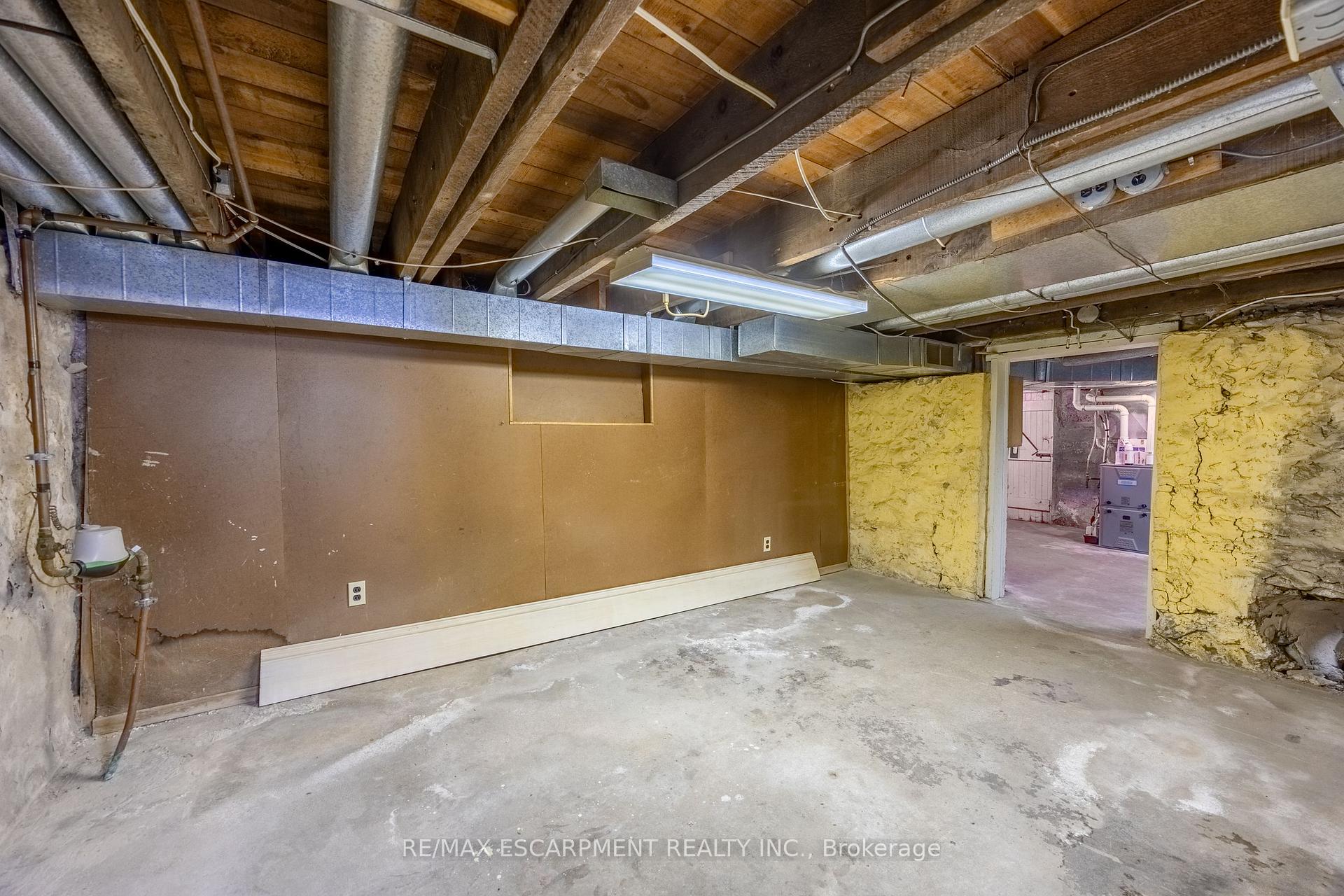 Photo 30 of 33 Palmerston Avenue, Brantford, North Ward — HOMEH