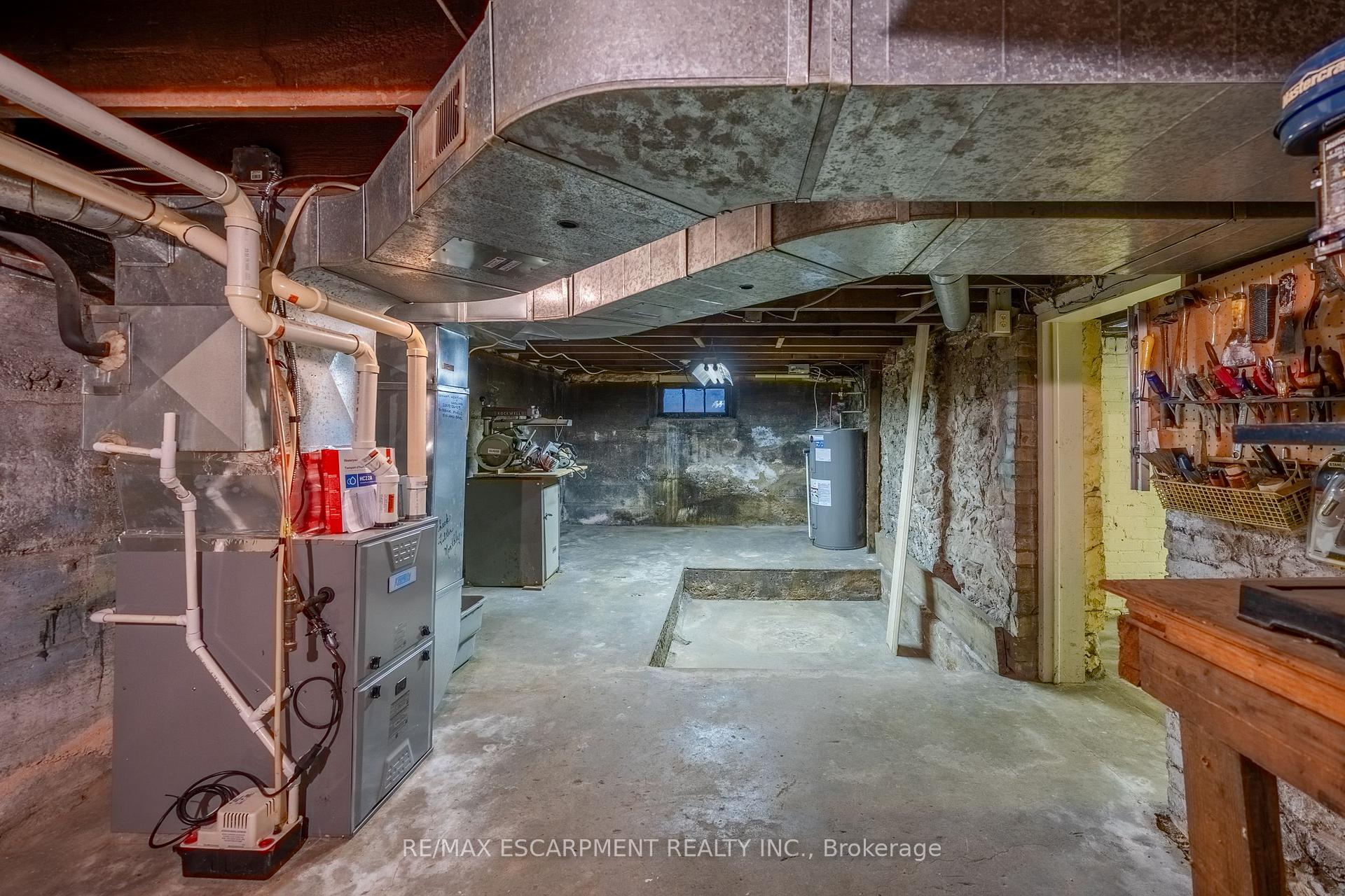 Photo 32 of 33 Palmerston Avenue, Brantford, North Ward — HOMEH