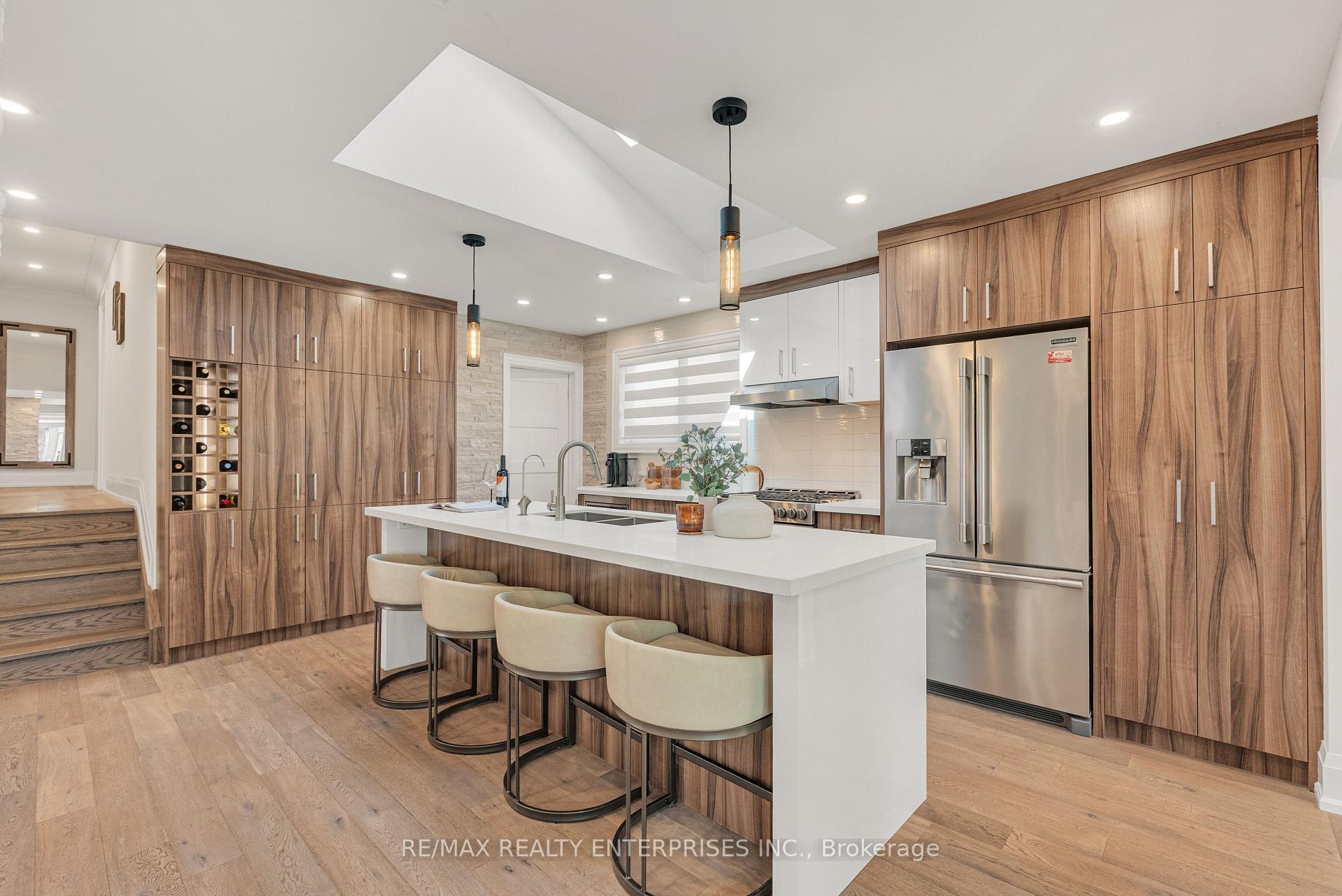 Photo 7 of 2223 Belfast Crescent, Mississauga, Sheridan — HOMEH