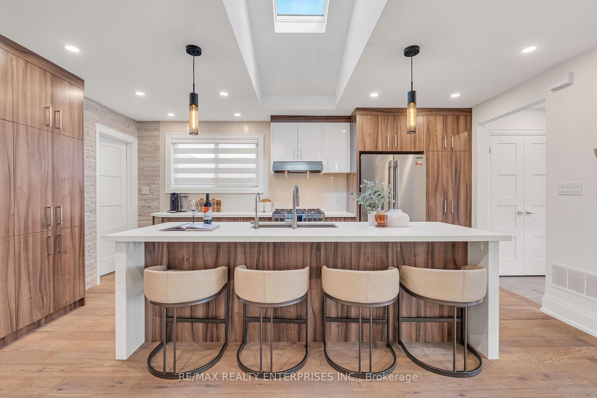 Photo 8 of 2223 Belfast Crescent, Mississauga, Sheridan — HOMEH