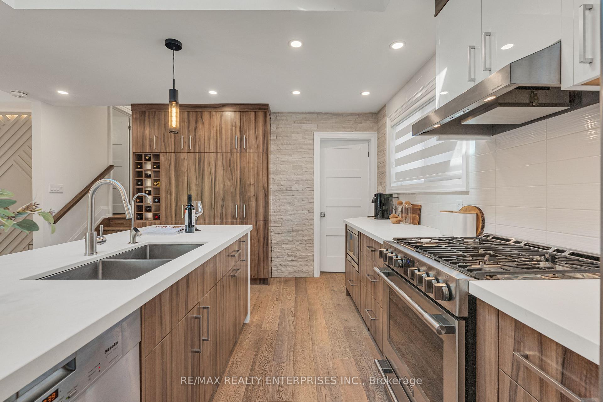 Photo 16 of 2223 Belfast Crescent, Mississauga, Sheridan — HOMEH