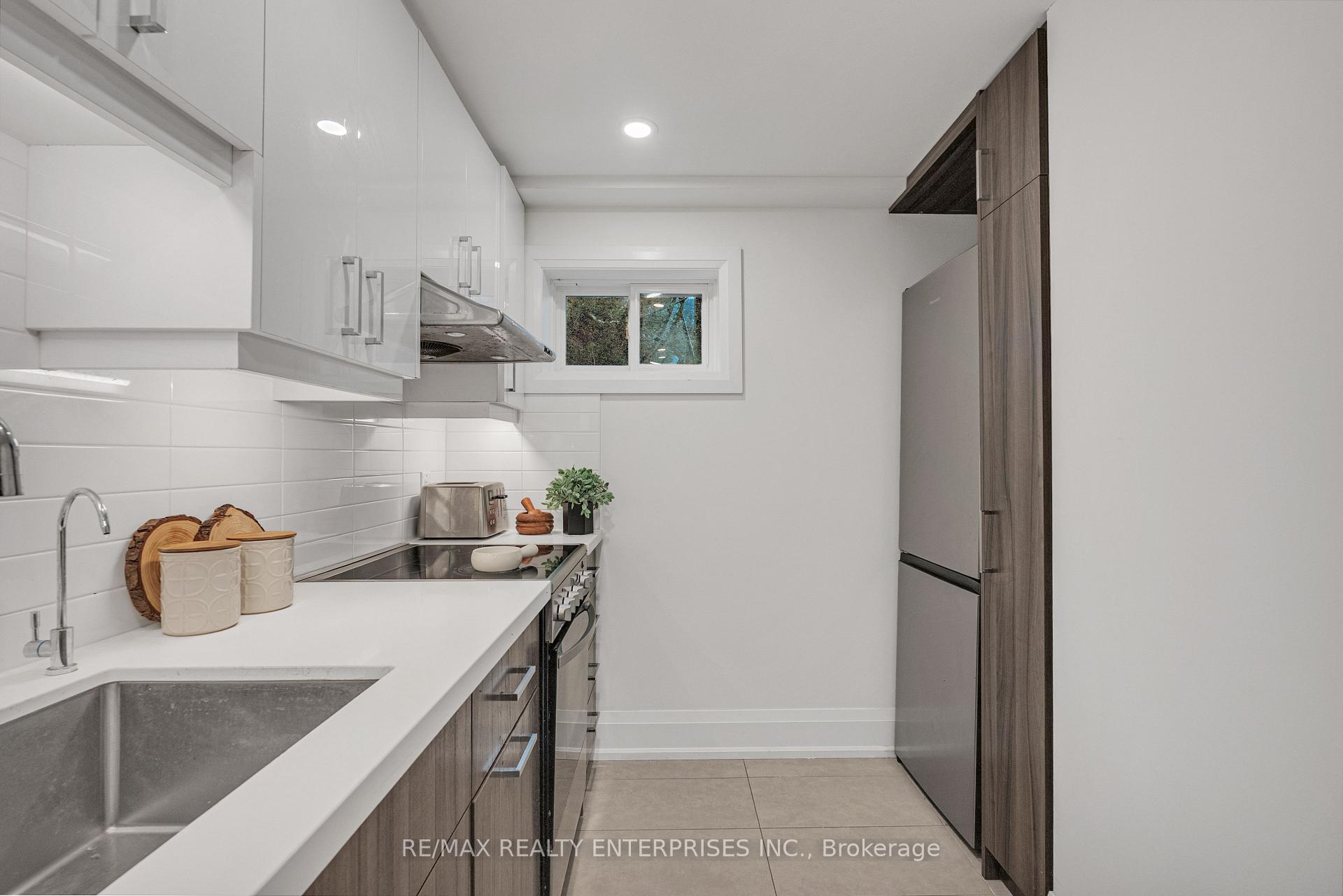 Photo 25 of 2223 Belfast Crescent, Mississauga, Sheridan — HOMEH