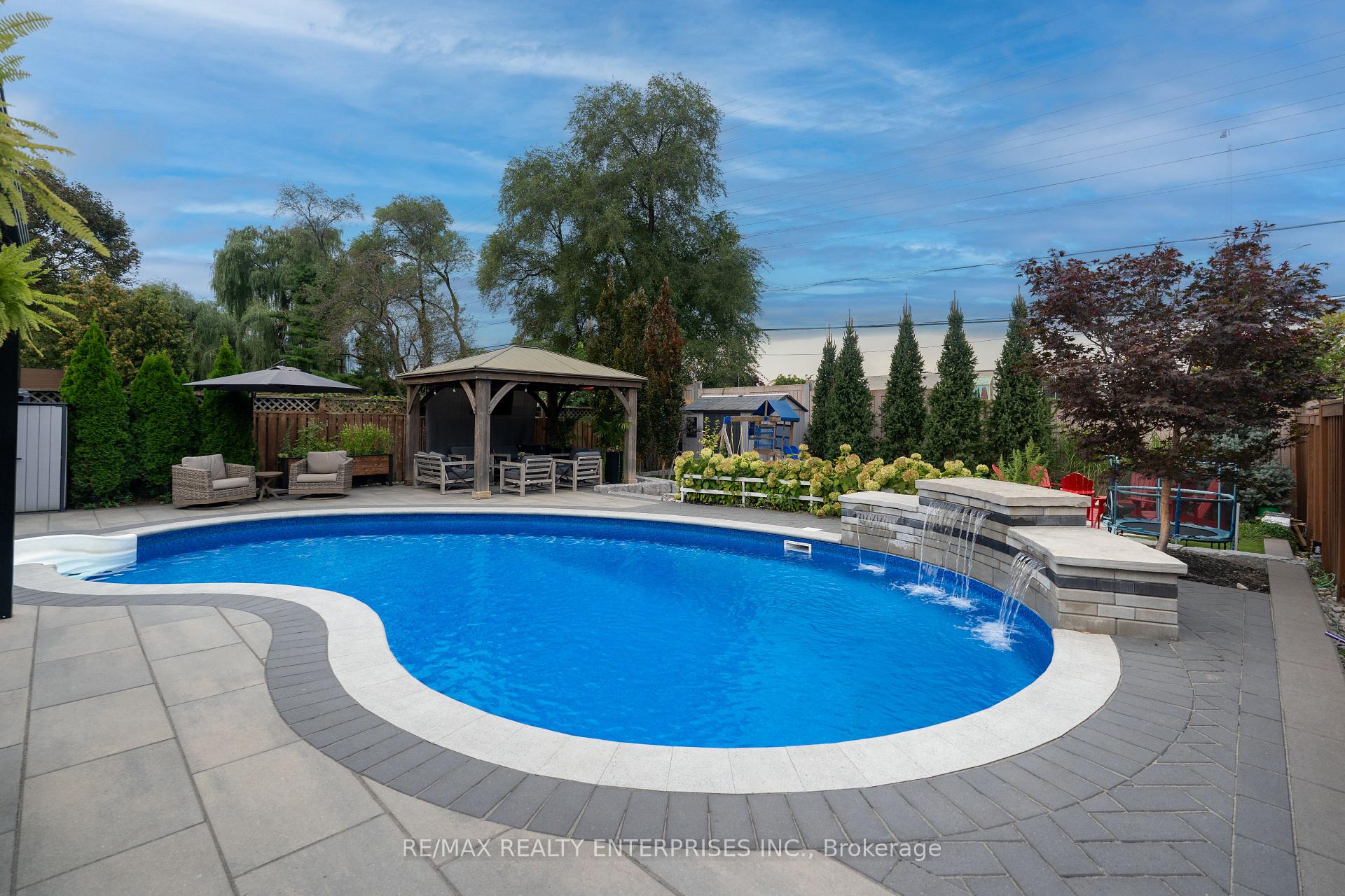 Photo 32 of 2223 Belfast Crescent, Mississauga, Sheridan — HOMEH