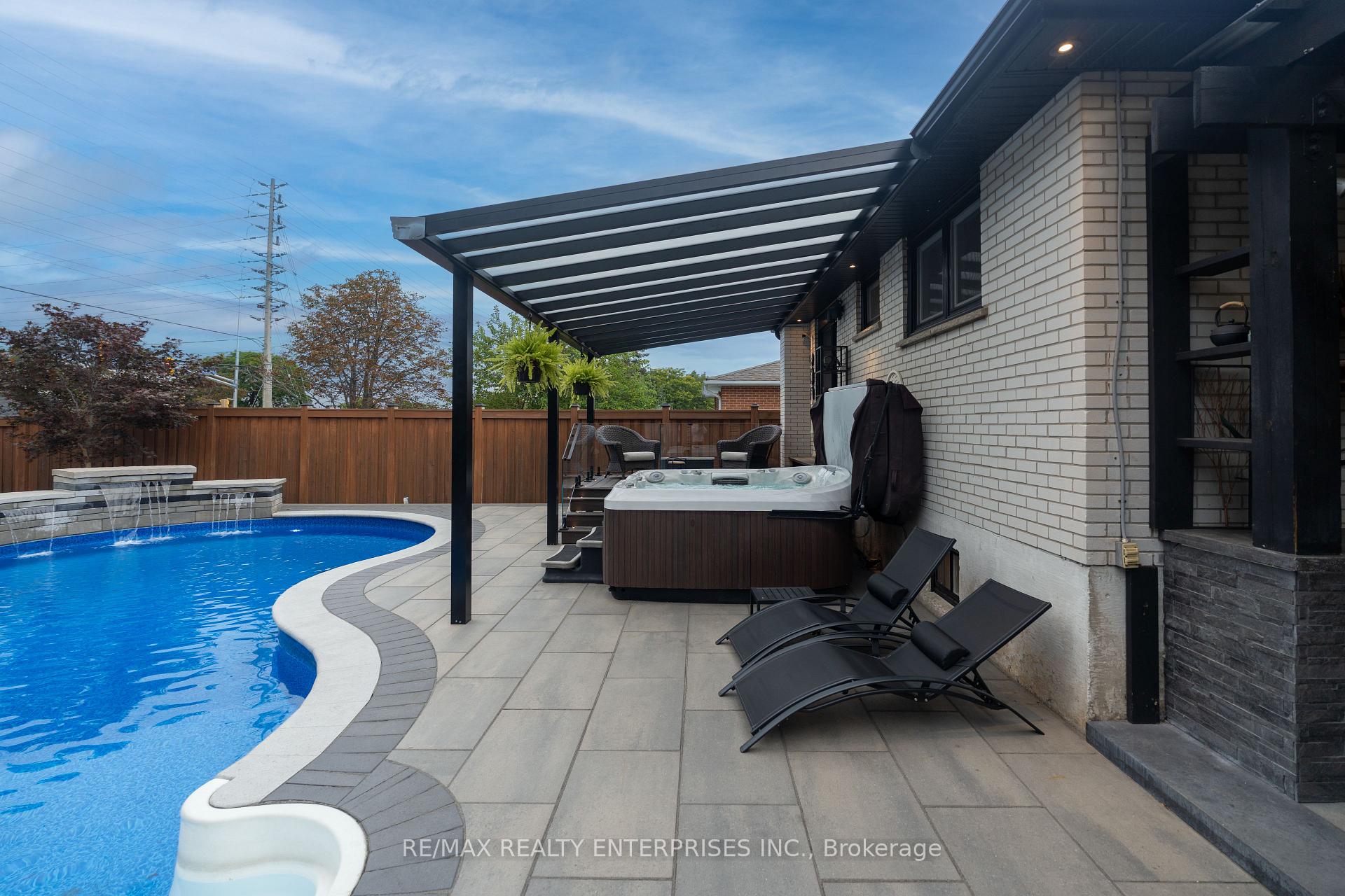 Photo 37 of 2223 Belfast Crescent, Mississauga, Sheridan — HOMEH