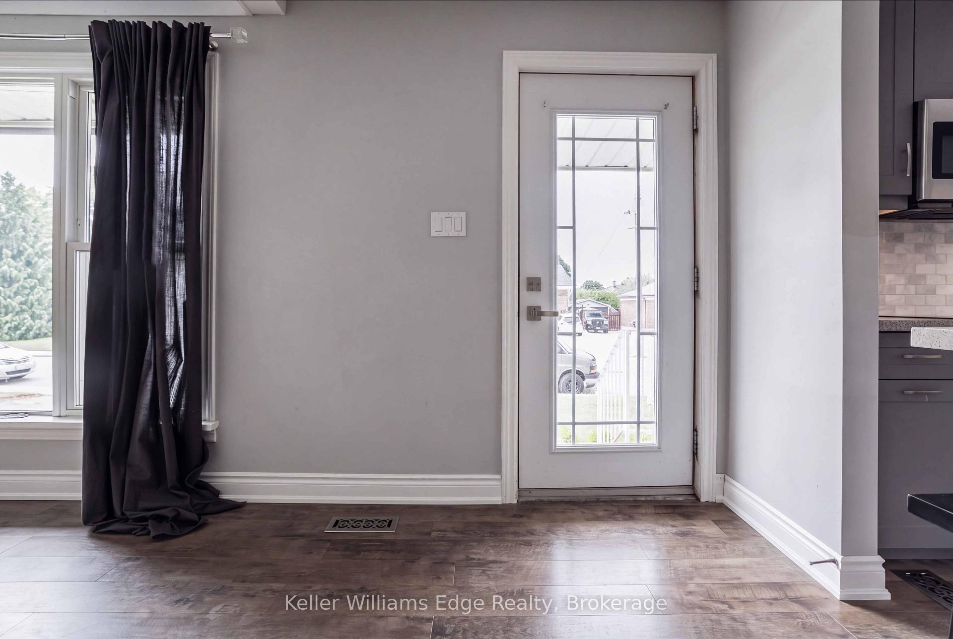Photo 4 of Unit UPPER, 17 West 21st Street, Hamilton, Westcliffe — HOMEH