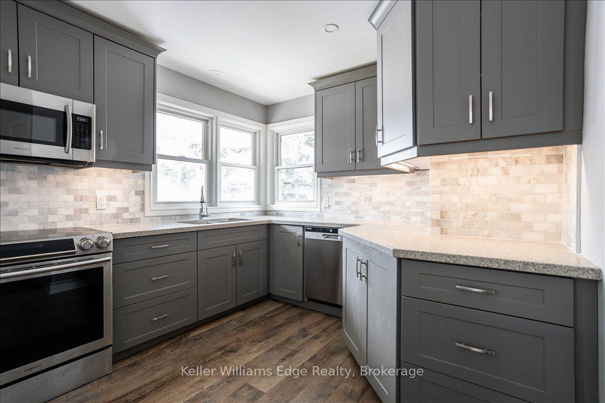 Photo 12 of Unit UPPER, 17 West 21st Street, Hamilton, Westcliffe — HOMEH