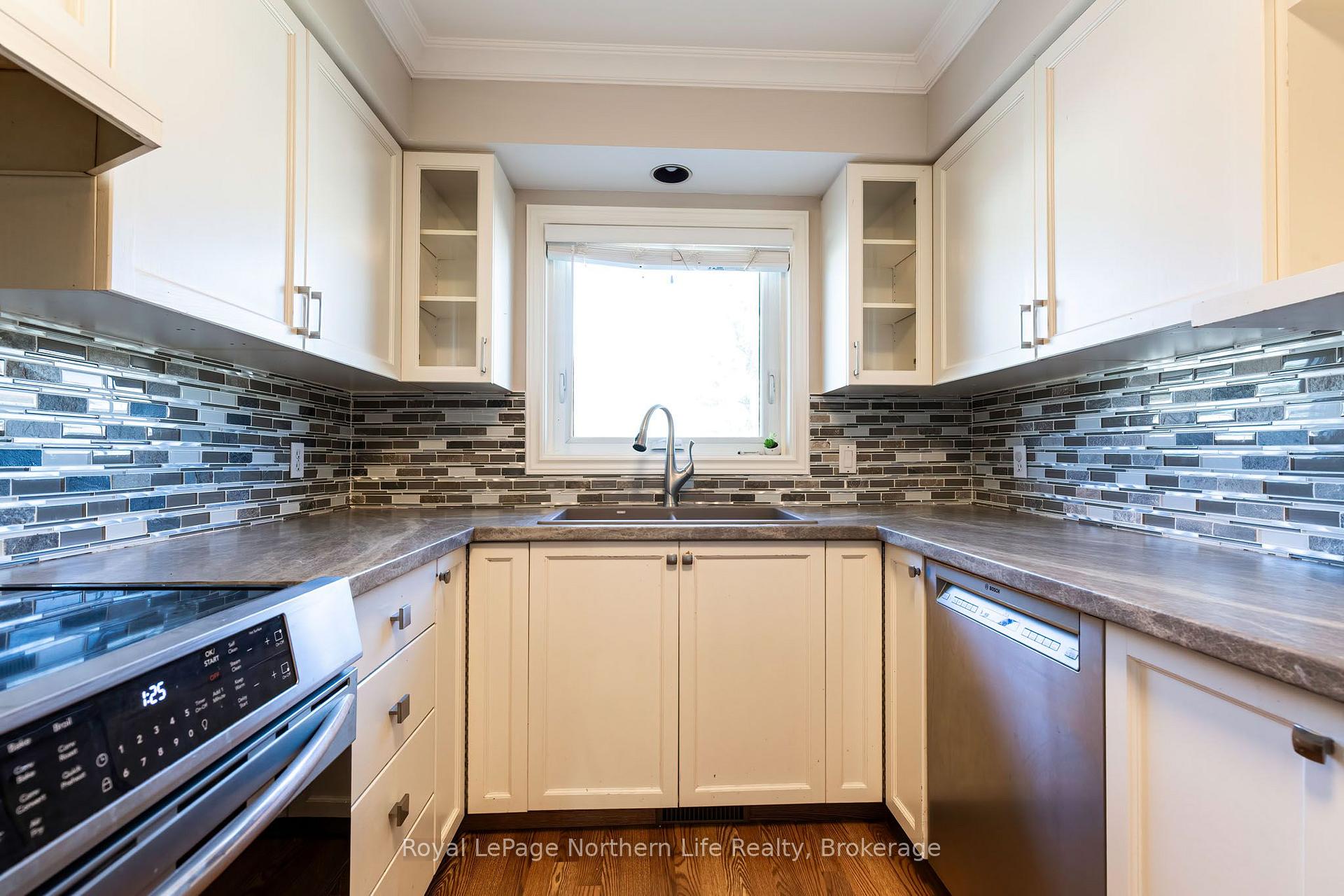 Photo 10 of 511 Bromley Avenue, North Bay, Widdifield — HOMEH