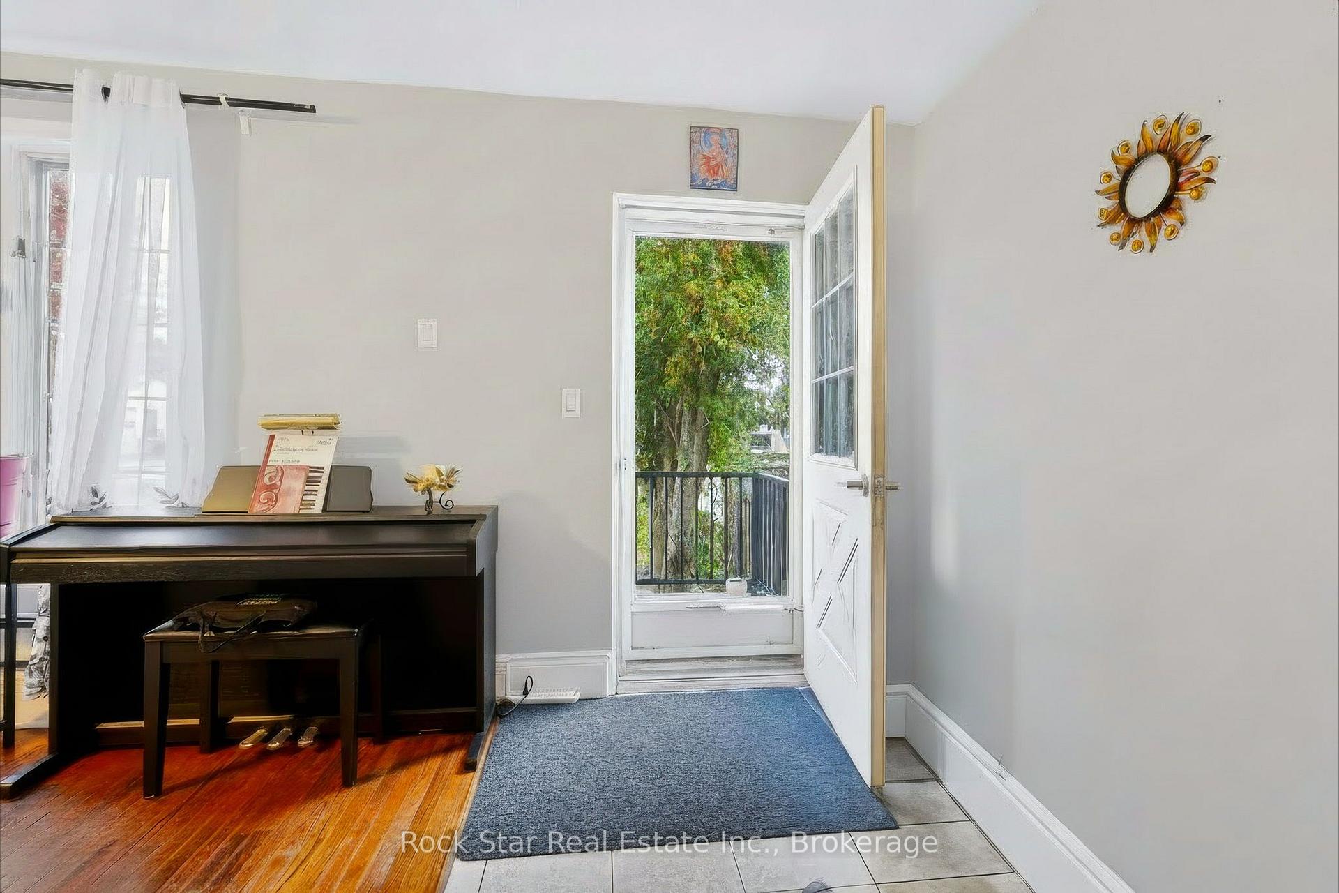 Photo 2 of 1162 Northmount Avenue, Mississauga, Lakeview — HOMEH