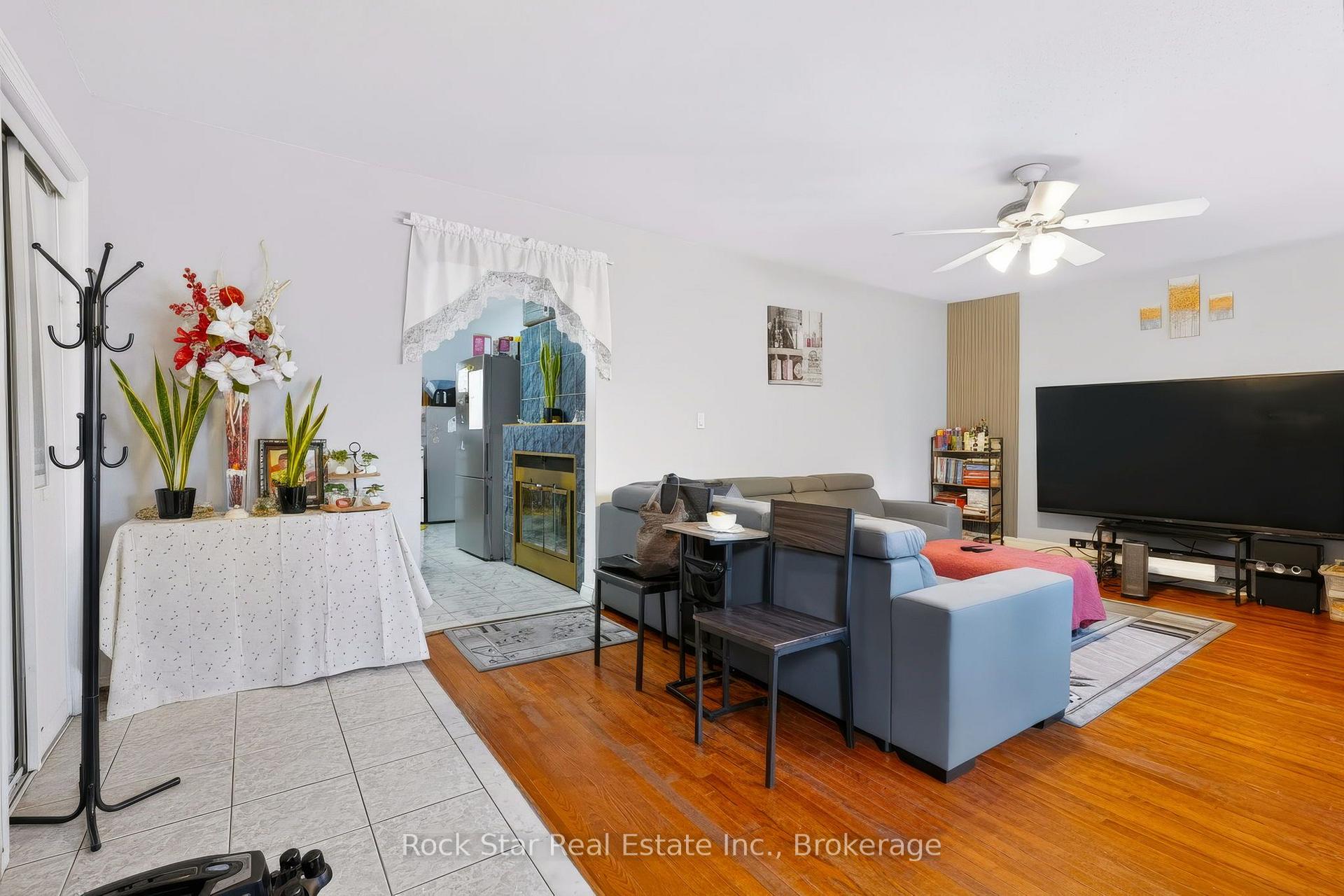 Photo 4 of 1162 Northmount Avenue, Mississauga, Lakeview — HOMEH