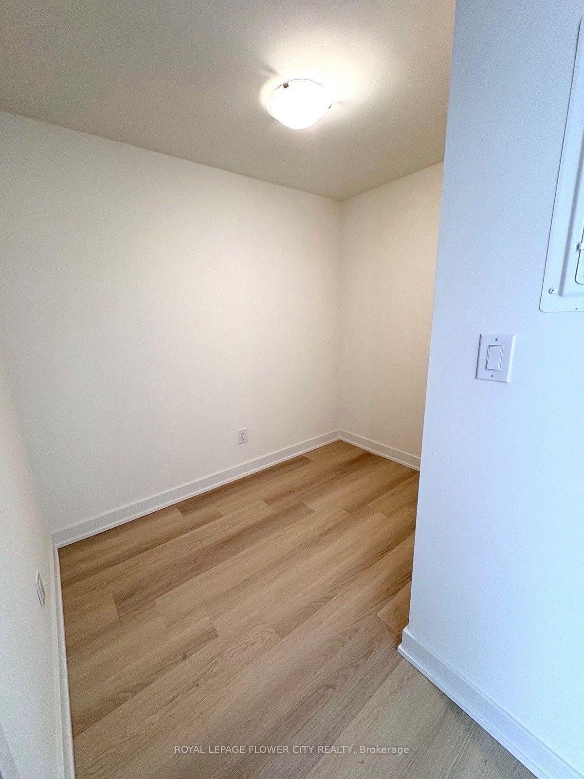 Photo 8 of Unit 1007, 2825 Jane Street, North York, Glenfield-Jane Heights — HOMEH