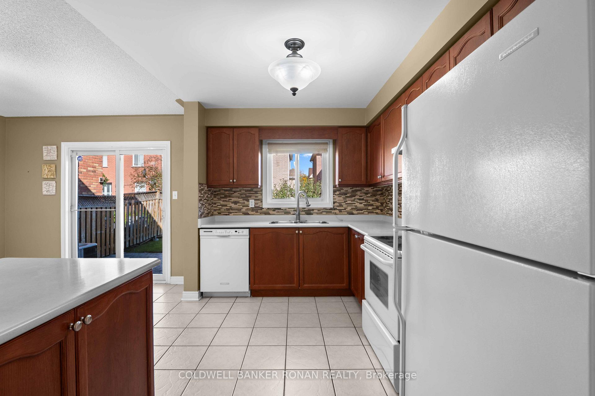 Photo 11 of 22 La Pinta Street, Vaughan, Vellore Village — HOMEH