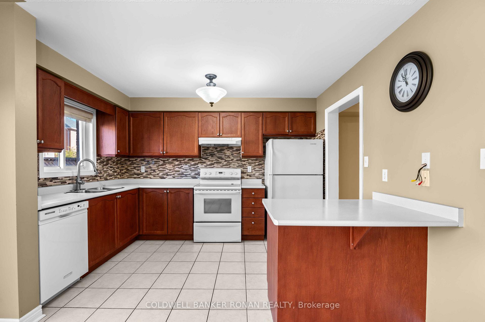 Photo 12 of 22 La Pinta Street, Vaughan, Vellore Village — HOMEH