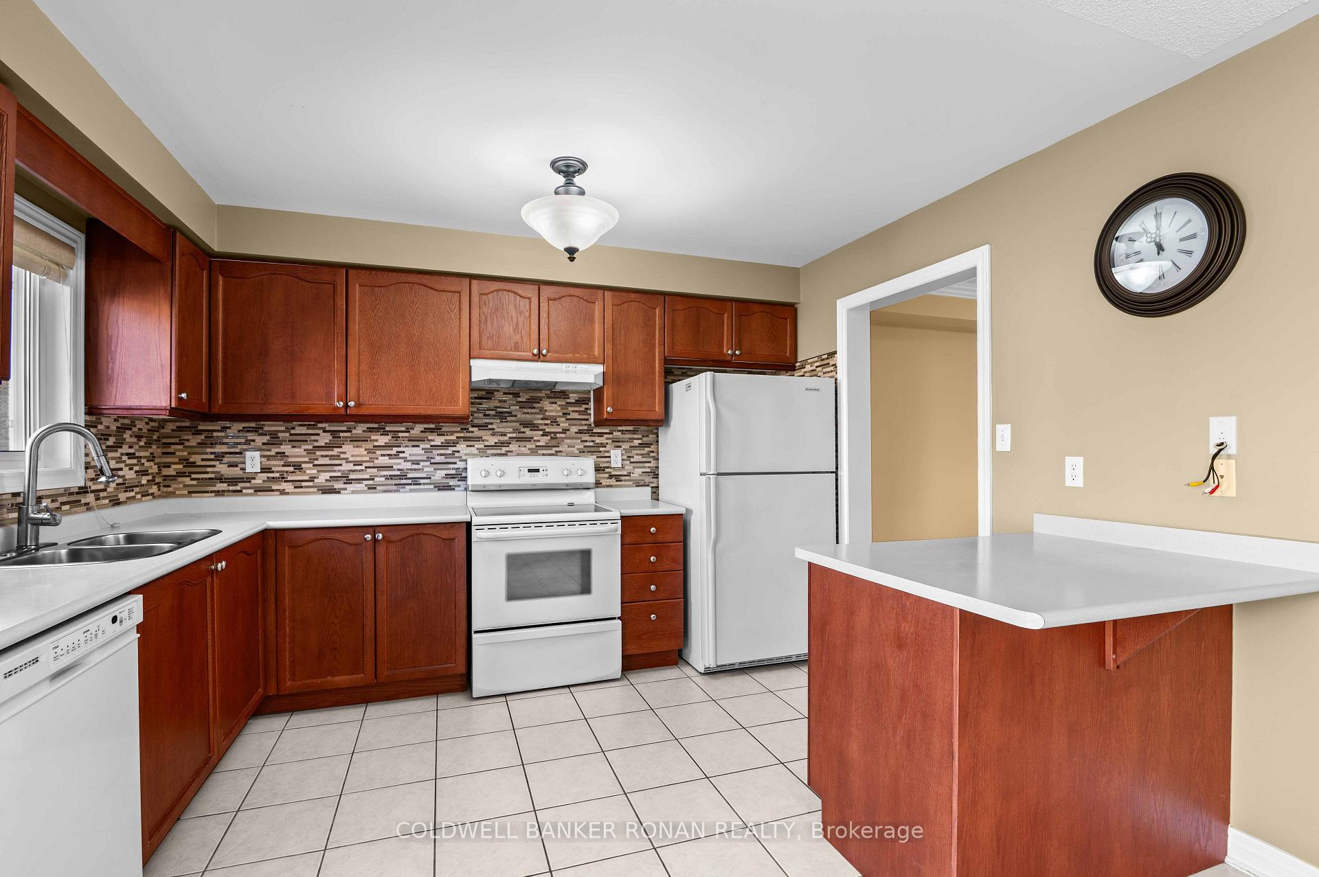 Photo 13 of 22 La Pinta Street, Vaughan, Vellore Village — HOMEH